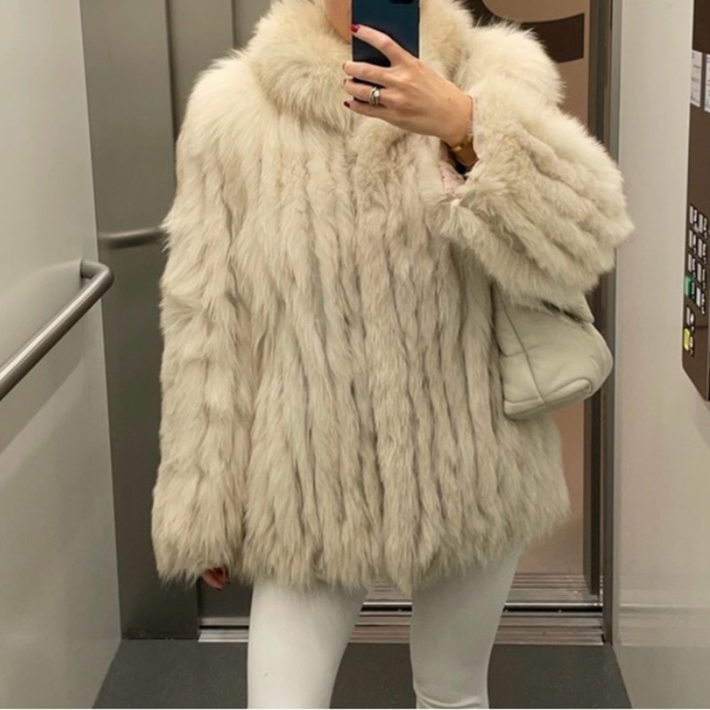 Luxurious Cream Fur Coat - Picture 3 of 7